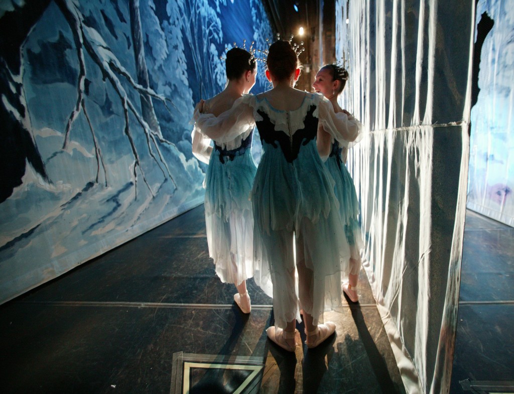 Nutcracker 2009 - 16 Backstage - Photo by C. McCullers, Courtesy of Atlanta Ballet