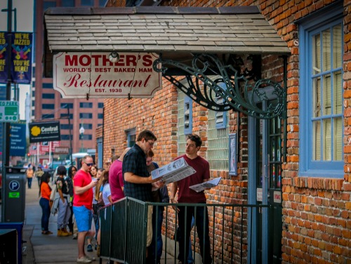 A quintessential NOLA experience: standing in line at Mother's. 