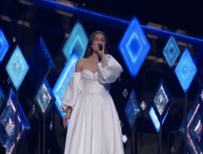 Idina Menzel performs "Into the Unknown" at the 2020 Oscars